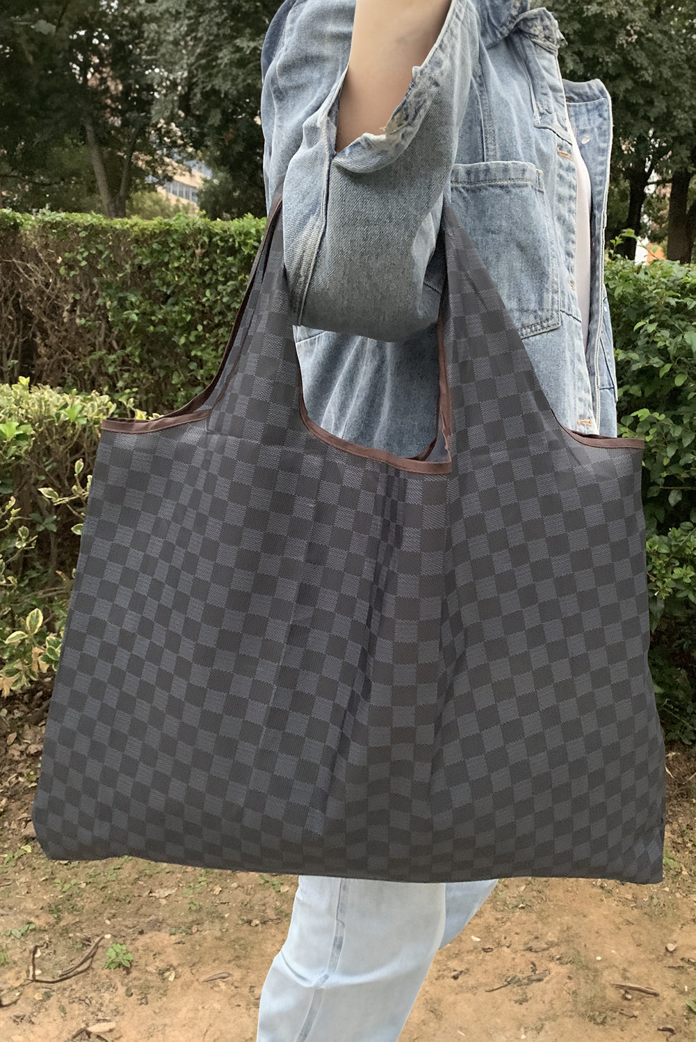 Gray checkered tote bag.